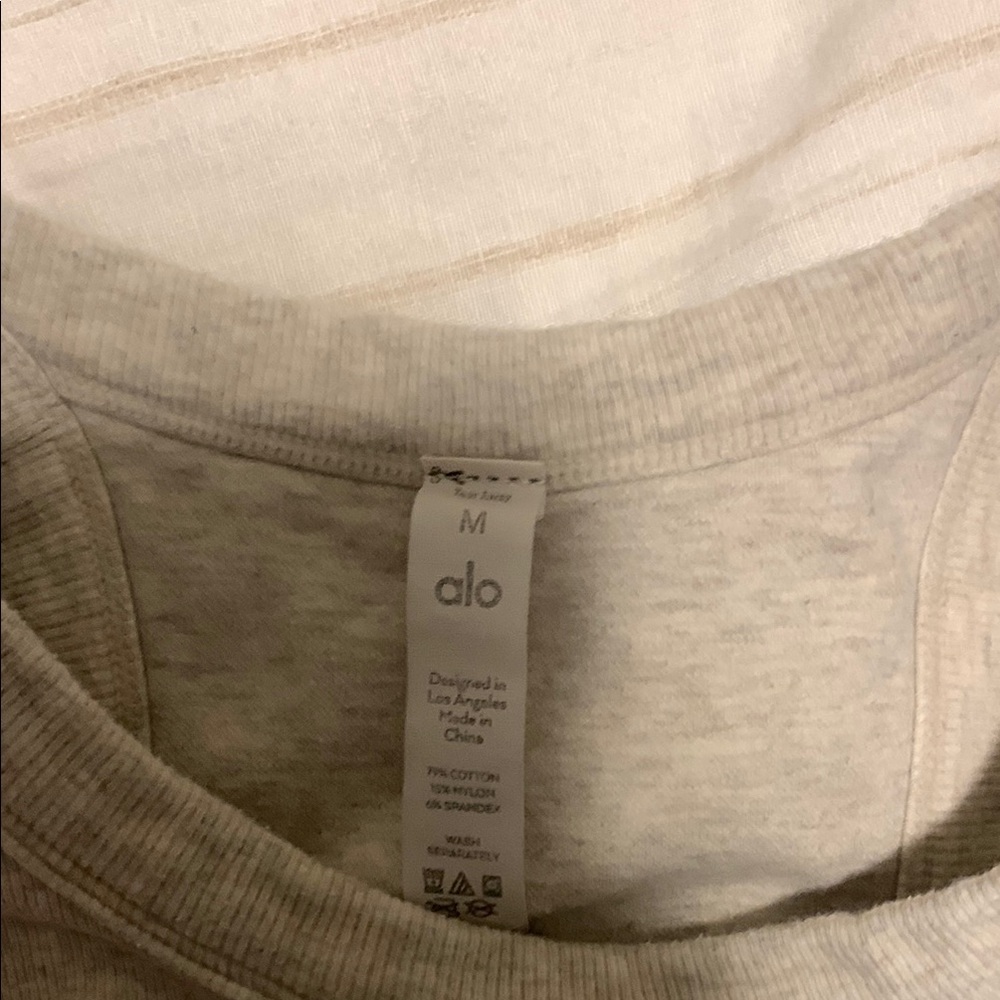 ALO workout top - Picture 2 of 3